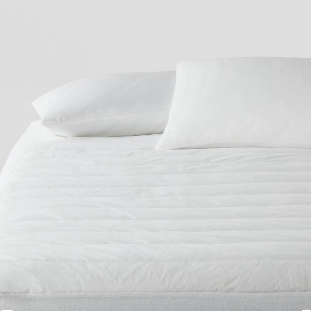 Threshold Full Size Mattress Pad Cover Like New